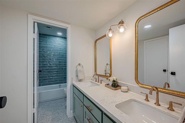 976 Bonita Street, Bayou Vista, TX 77563
