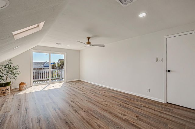 976 Bonita Street, Bayou Vista, TX 77563