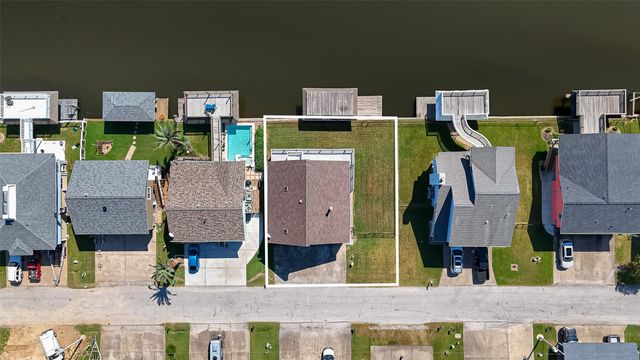 976 Bonita Street, Bayou Vista, TX 77563