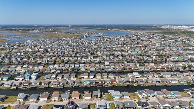 976 Bonita Street, Bayou Vista, TX 77563