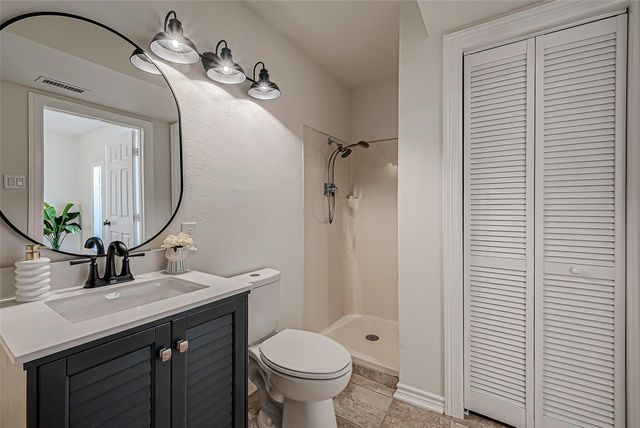 976 Bonita Street, Bayou Vista, TX 77563