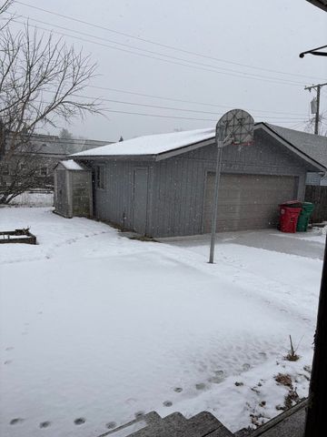 22806 Shakespeare Avenue, Eastpointe, MI 48021