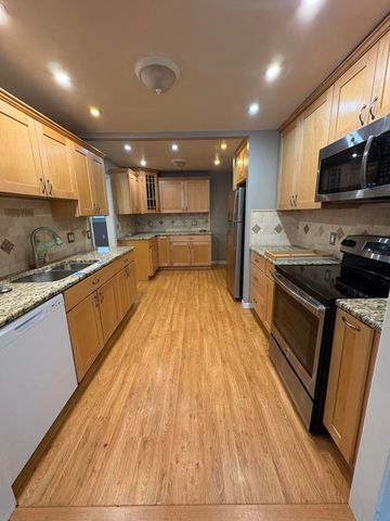 22806 Shakespeare Avenue, Eastpointe, MI 48021