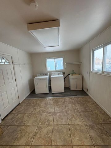 22806 Shakespeare Avenue, Eastpointe, MI 48021