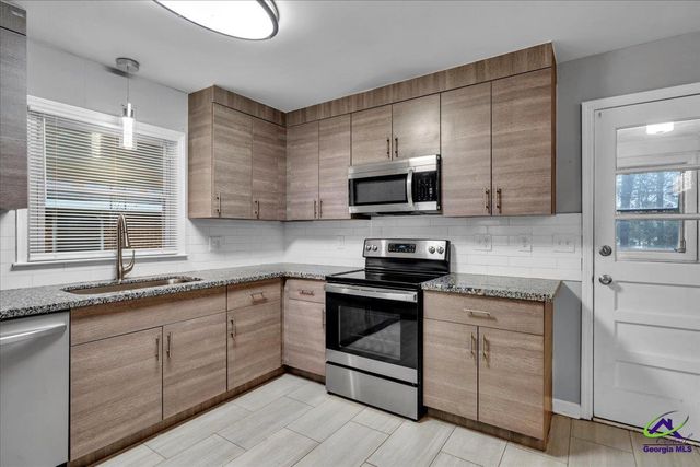 106 Edna Place, Warner Robins, GA 31093