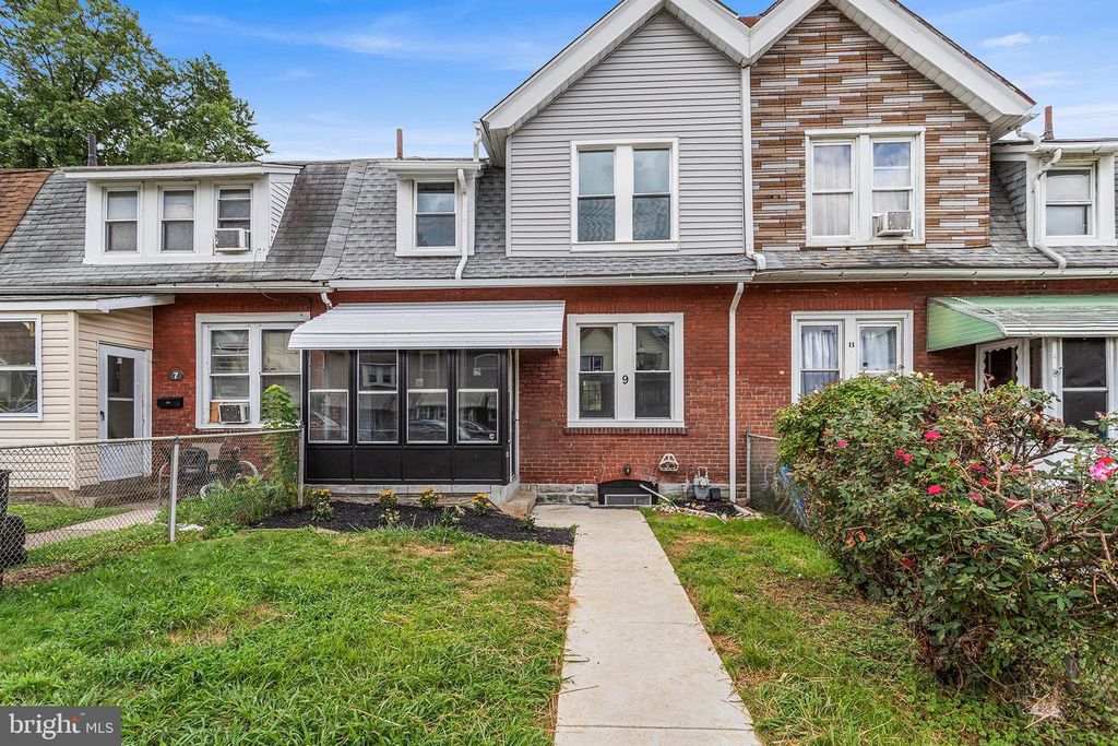9 MAPLE ST, MARCUS HOOK, PA 19061 — exterior