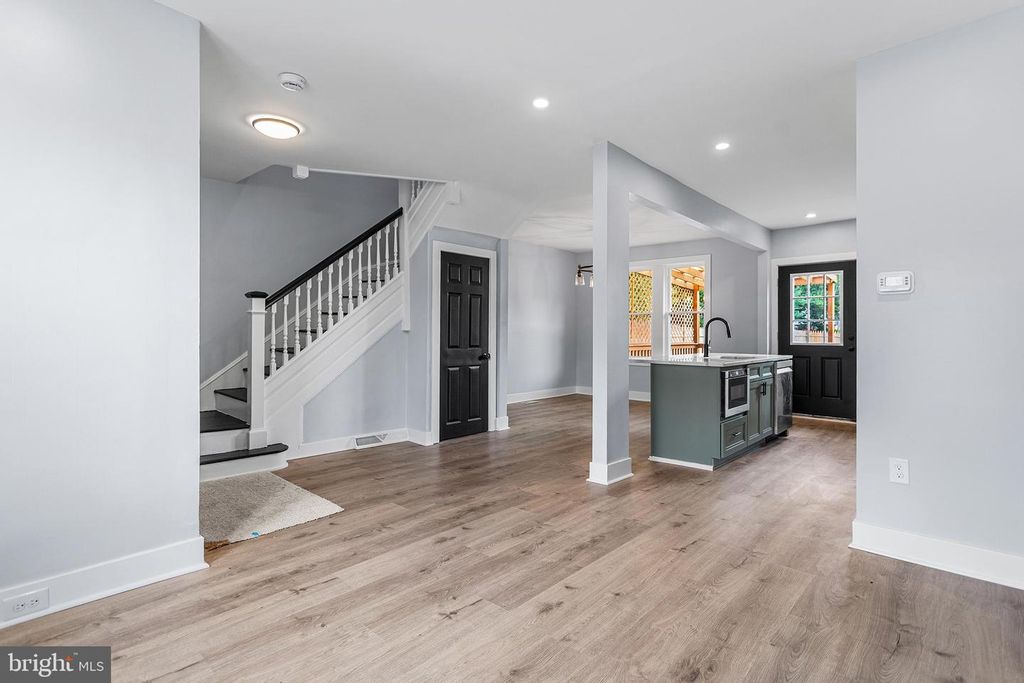 9 MAPLE ST, MARCUS HOOK, PA 19061 — photo 3