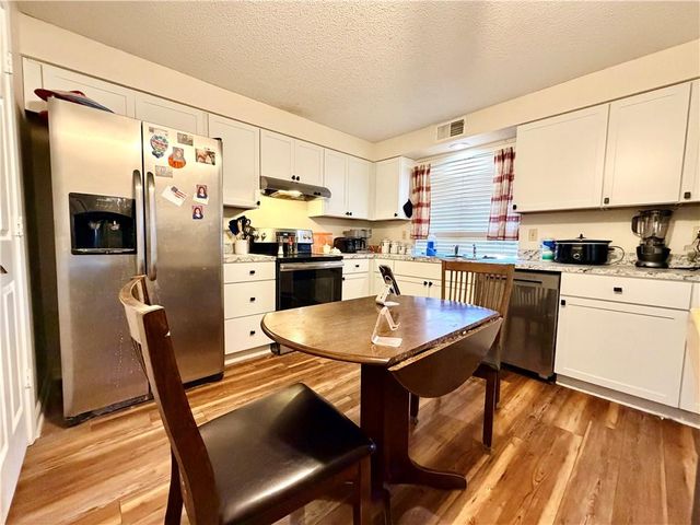 12722 W 110th Terrace, Overland Park, KS 66210