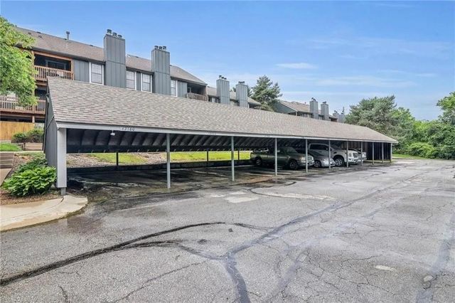 12722 W 110th Terrace, Overland Park, KS 66210