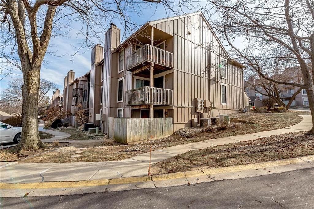 12722 W 110th Terrace, Overland Park, KS 66210