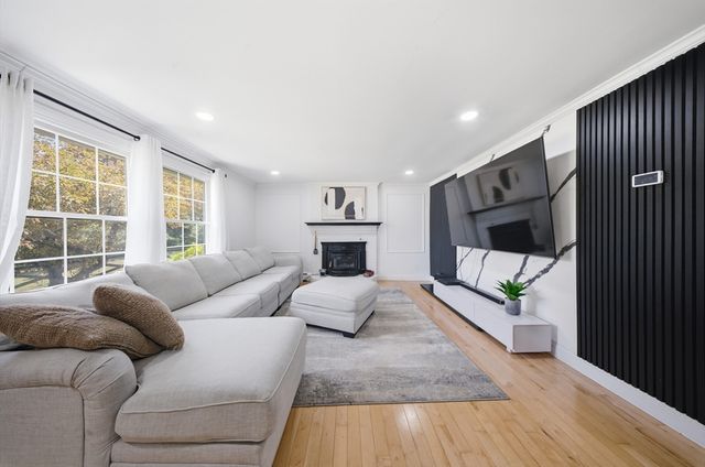 345 Pleasantdale Rd, Rutland, MA 01543