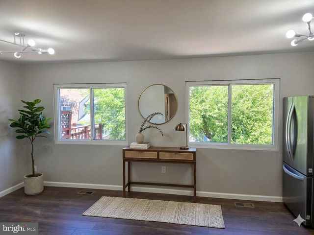 1016 SABER LN, Herndon, VA 20170