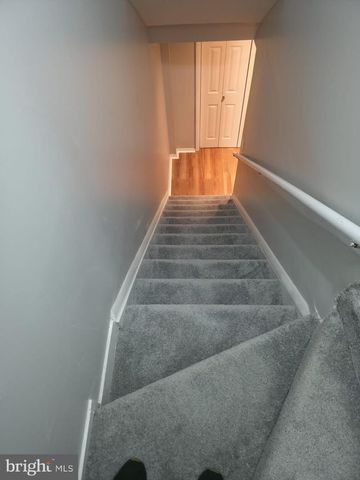 1016 SABER LN, Herndon, VA 20170