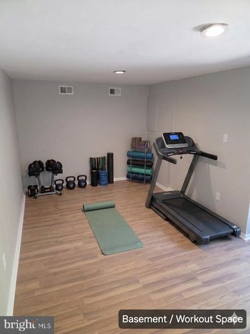 1016 SABER LN, Herndon, VA 20170