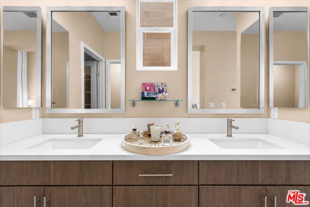 6749 Gill Way, Los Angeles, CA 90068