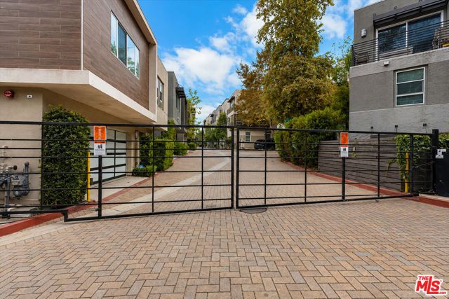 6749 Gill Way, Los Angeles, CA 90068