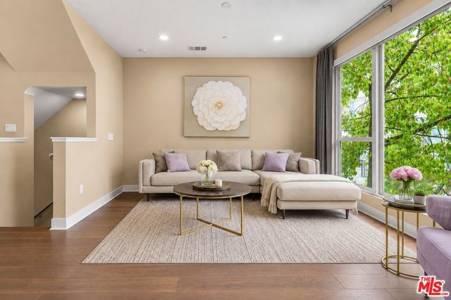 6749 Gill Way, Los Angeles, CA 90068