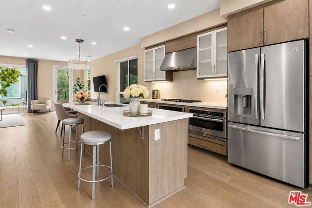 6749 Gill Way, Los Angeles, CA 90068