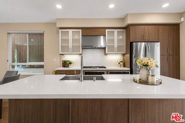 6749 Gill Way, Los Angeles, CA 90068