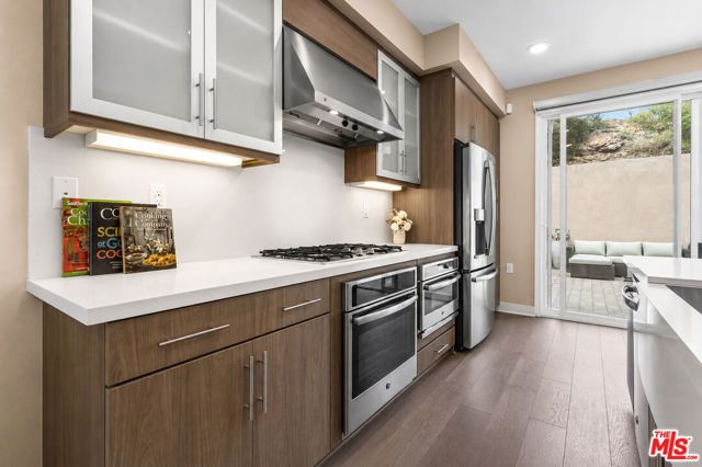 6749 Gill Way, Los Angeles, CA 90068