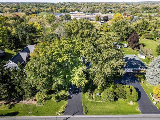 3285 Fiebrantz DRIVE, Brookfield, WI 53005