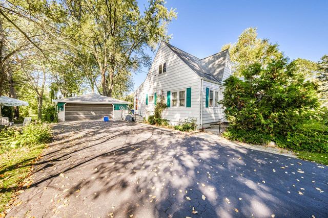 3285 Fiebrantz DRIVE, Brookfield, WI 53005