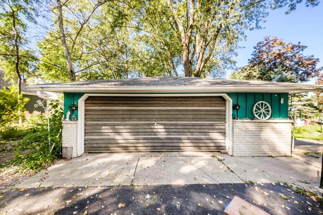 3285 Fiebrantz DRIVE, Brookfield, WI 53005