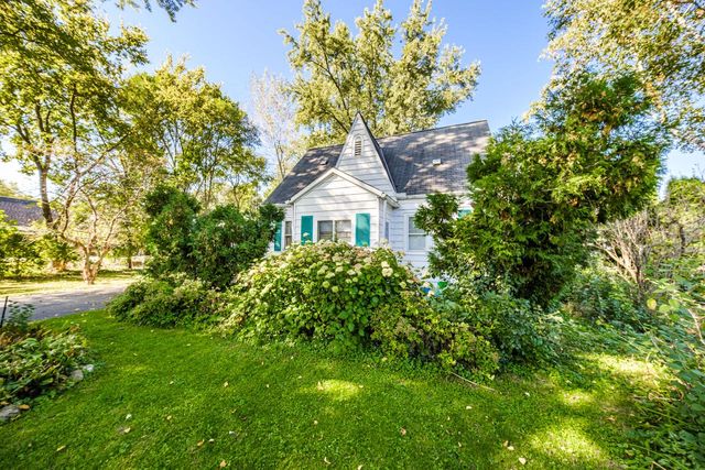3285 Fiebrantz DRIVE, Brookfield, WI 53005