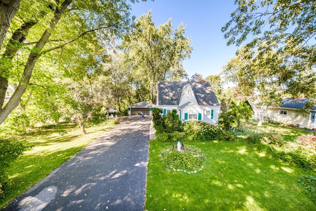 3285 Fiebrantz DRIVE, Brookfield, WI 53005