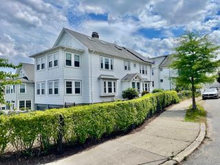 17 Edgecliff 2, Watertown, MA 02472