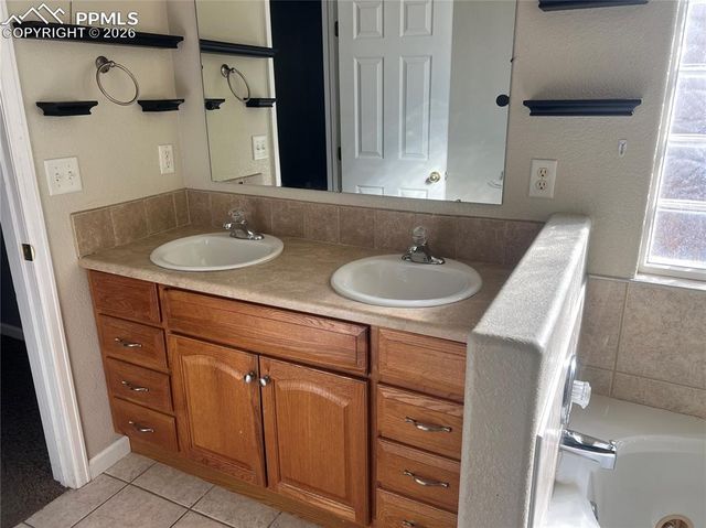 2319 Longhorn Drive, Pueblo, CO 81008