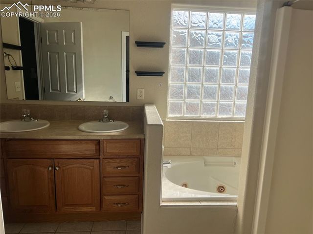 2319 Longhorn Drive, Pueblo, CO 81008