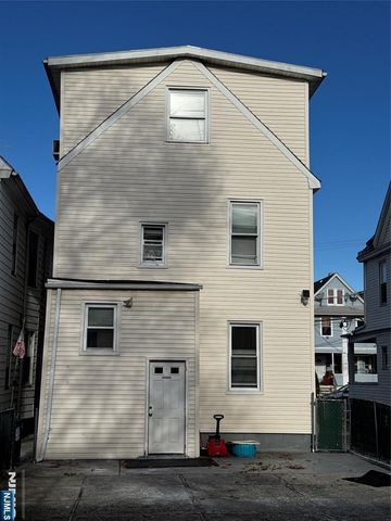 25 Burgess Place, Passaic, NJ 07055