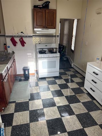 25 Burgess Place, Passaic, NJ 07055