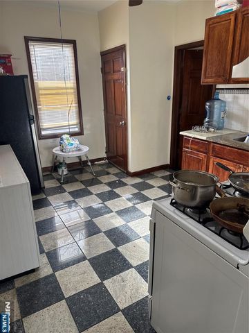 25 Burgess Place, Passaic, NJ 07055