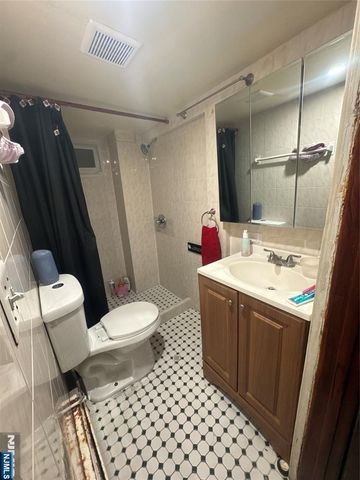 25 Burgess Place, Passaic, NJ 07055