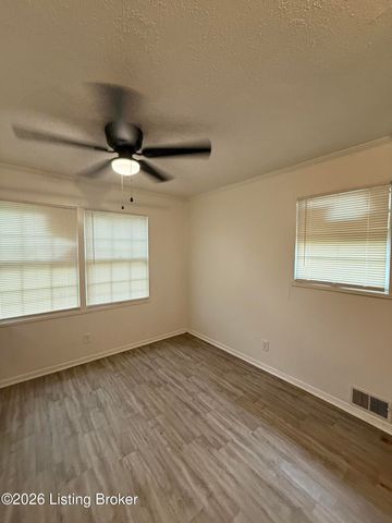 4206 Dover Rd, Louisville, KY 40216