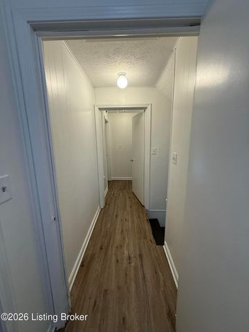 4206 Dover Rd, Louisville, KY 40216