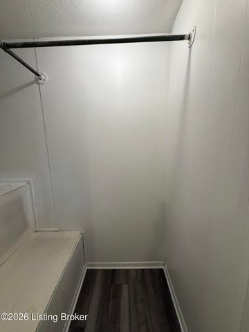 4206 Dover Rd, Louisville, KY 40216