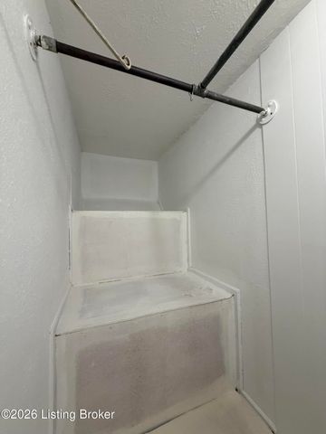 4206 Dover Rd, Louisville, KY 40216