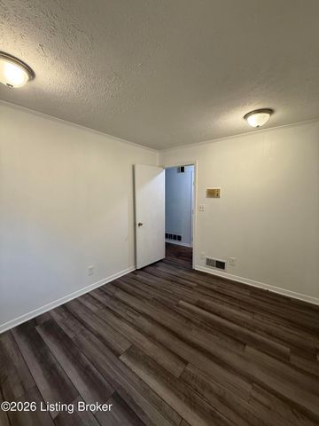 4206 Dover Rd, Louisville, KY 40216