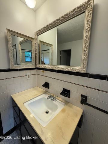 4206 Dover Rd, Louisville, KY 40216