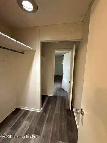 4206 Dover Rd, Louisville, KY 40216