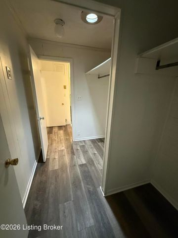 4206 Dover Rd, Louisville, KY 40216