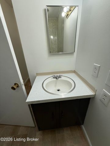 4206 Dover Rd, Louisville, KY 40216