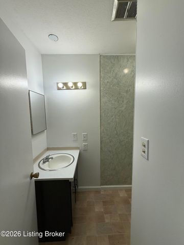 4206 Dover Rd, Louisville, KY 40216