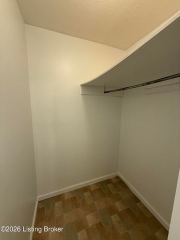 4206 Dover Rd, Louisville, KY 40216