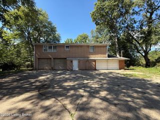 4206 Dover Rd, Louisville, KY 40216
