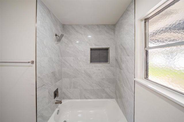 124 Lazy Lane, Baytown, TX 77520