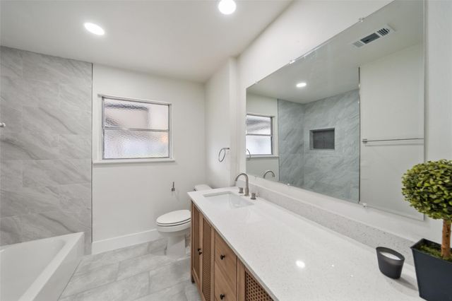 124 Lazy Lane, Baytown, TX 77520